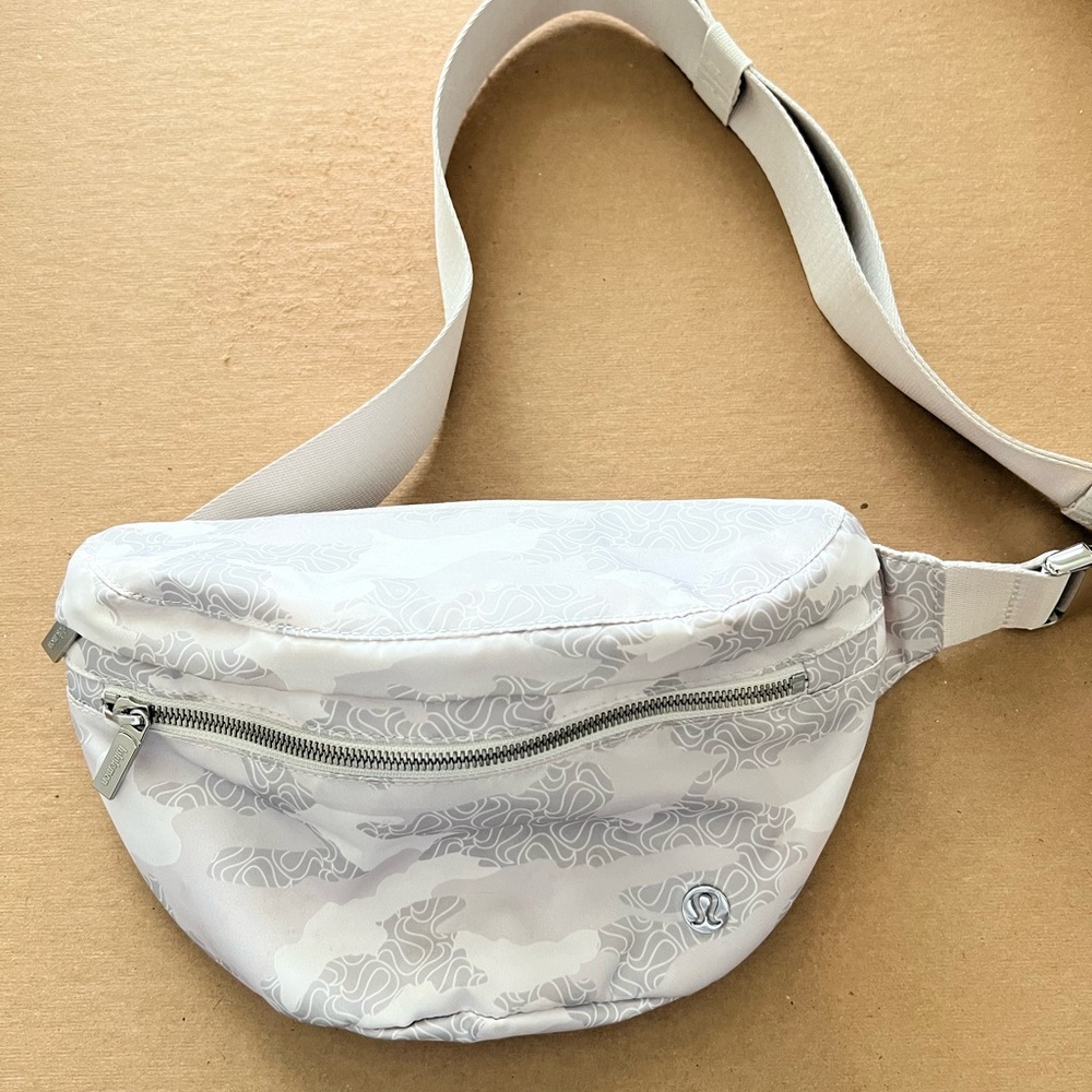 lululemon athletica Light Gray and White Patterned Waist Bag